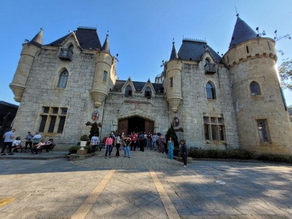 Visita aos Castelos de Petr?polis com Fe