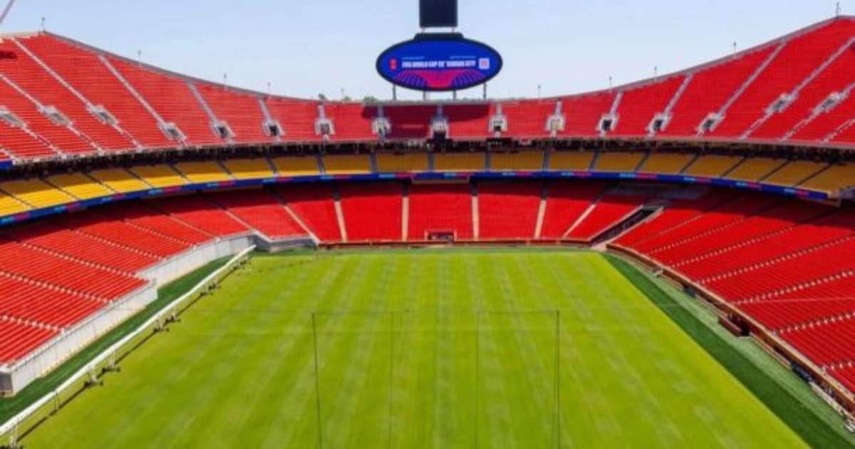 Presente em 14 das 16 arenas, tecnologia norte-americana refor�a gramados da Copa