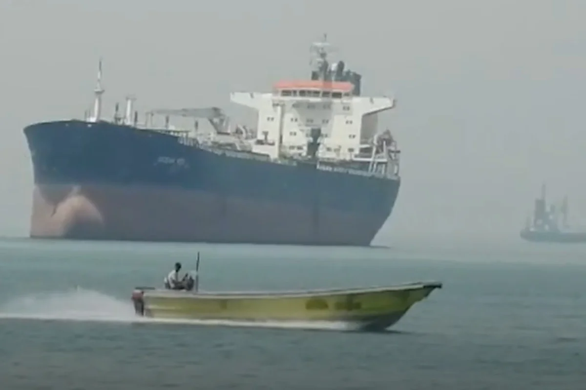 Ir� alerta navios sobre riscos de tentar atravessar o Estreito de Ormuz