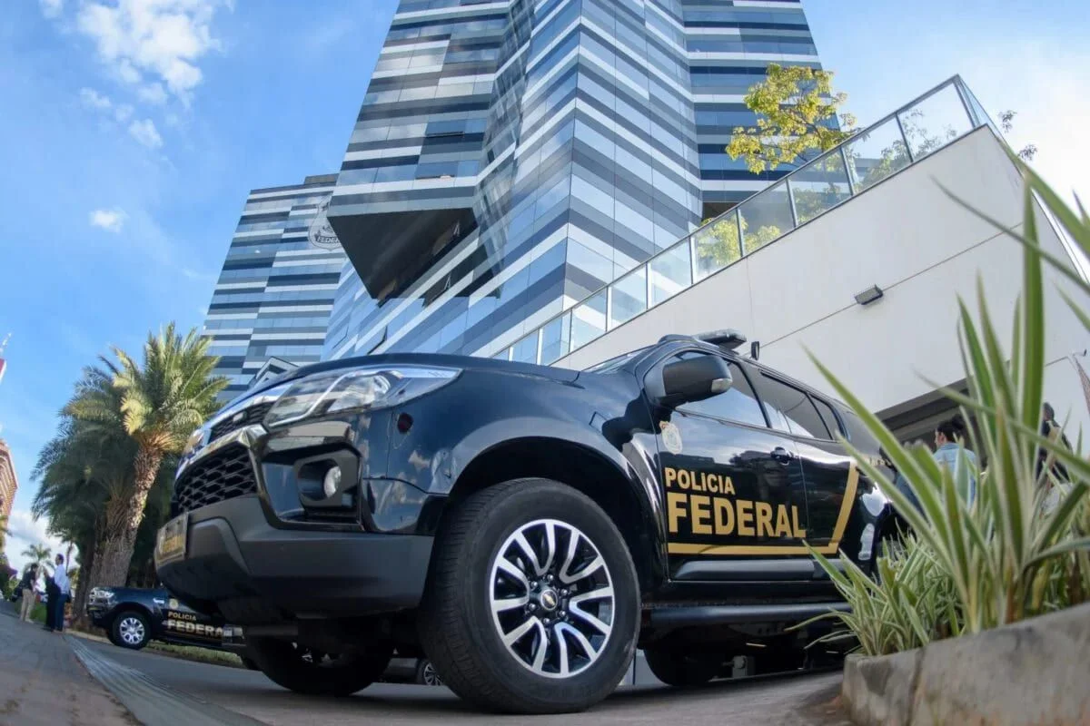 PF abre investiga��o em caso de emendas para ONGs ligadas a Dark Horse