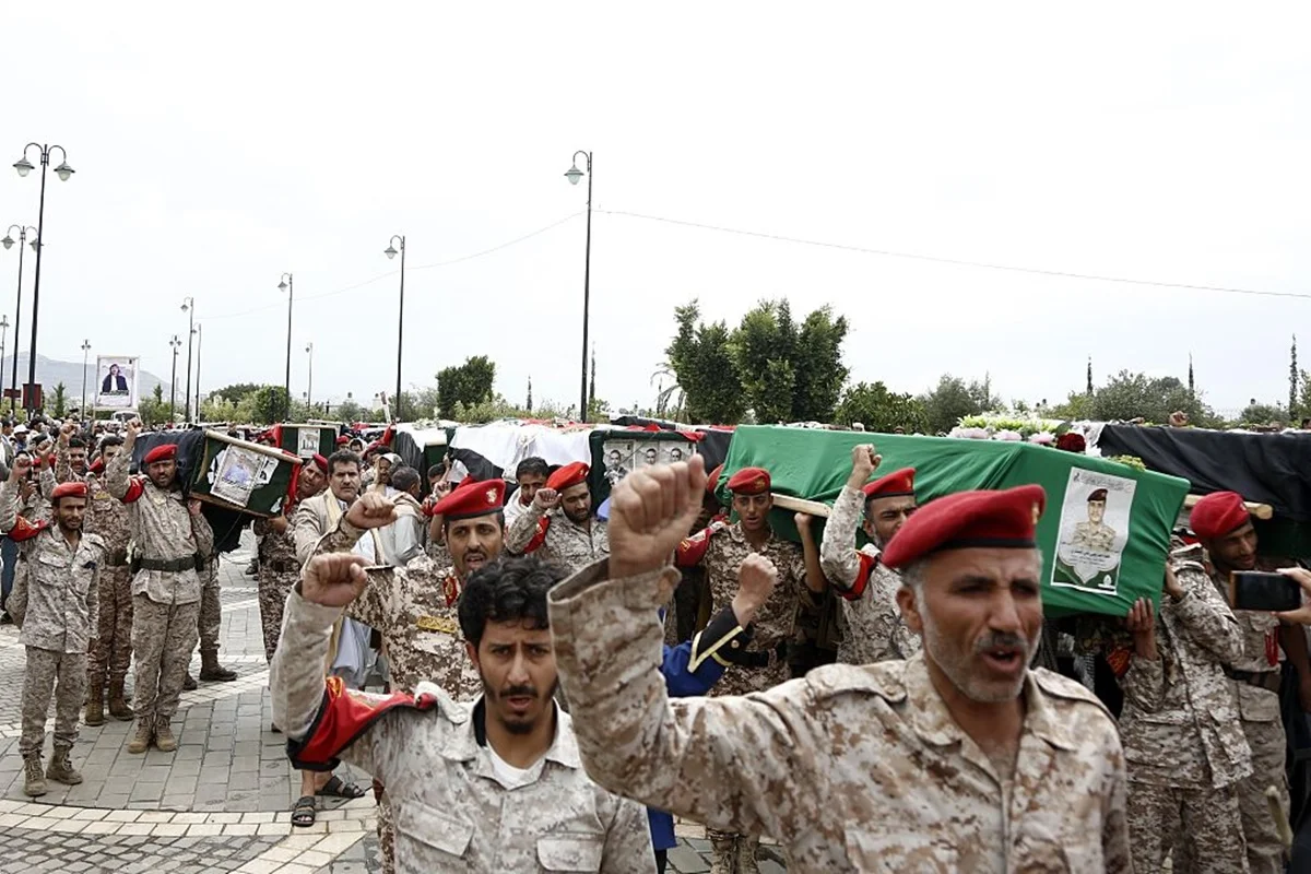 Houthis amea�am atacar Ar�bia Saudita ap�s bombardeios no I�men