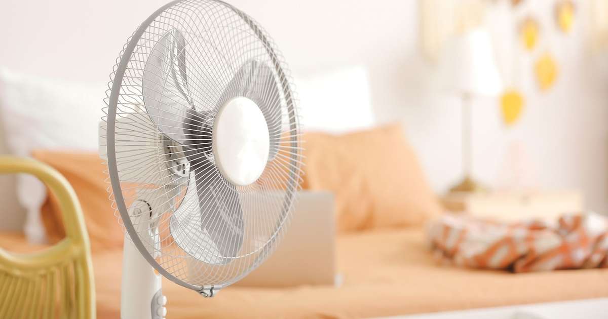 Dormir com o ventilador ligado ajuda no sono? Veja pr�s e contras