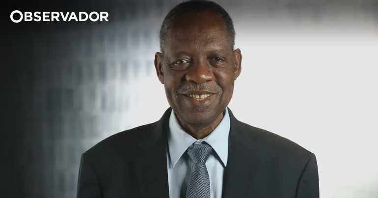 Issa Hayatou, o homem que liderou a FIFA durante 141 dias