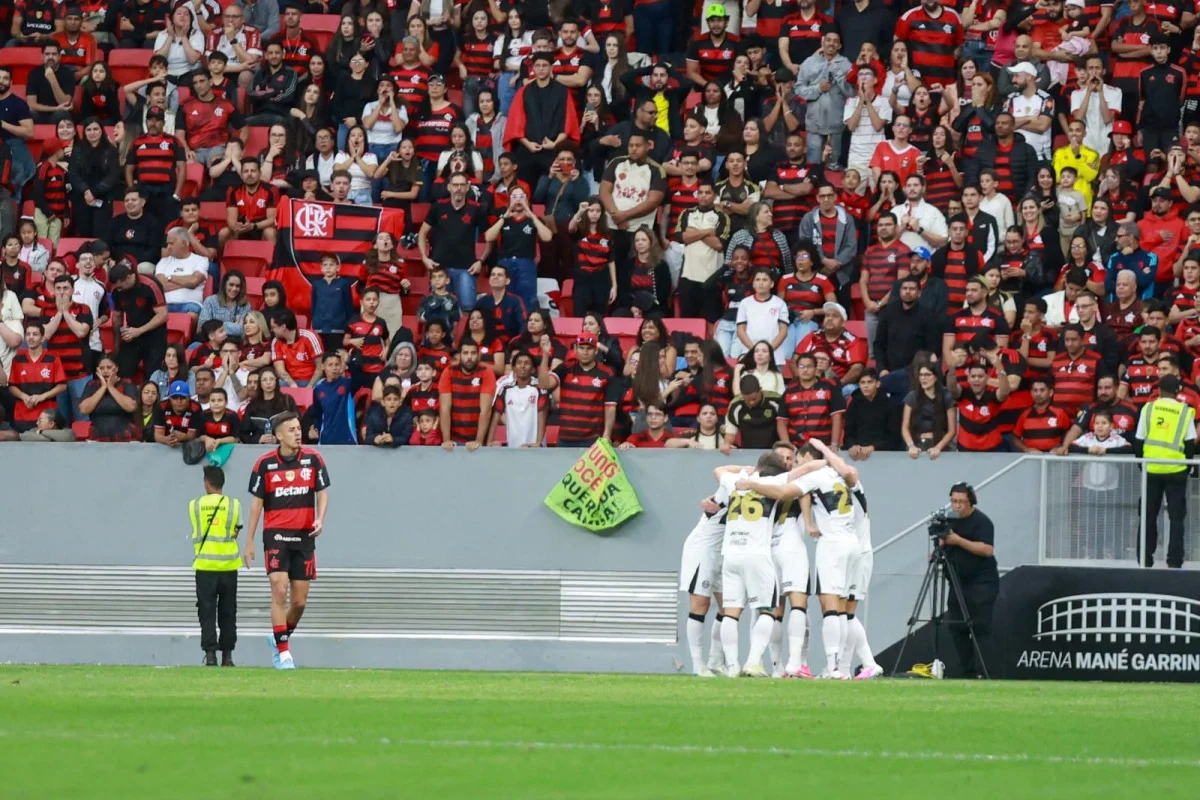 Com gol de Delm�s, Olimpia sai na frente contra o Flamengo em Bras�lia