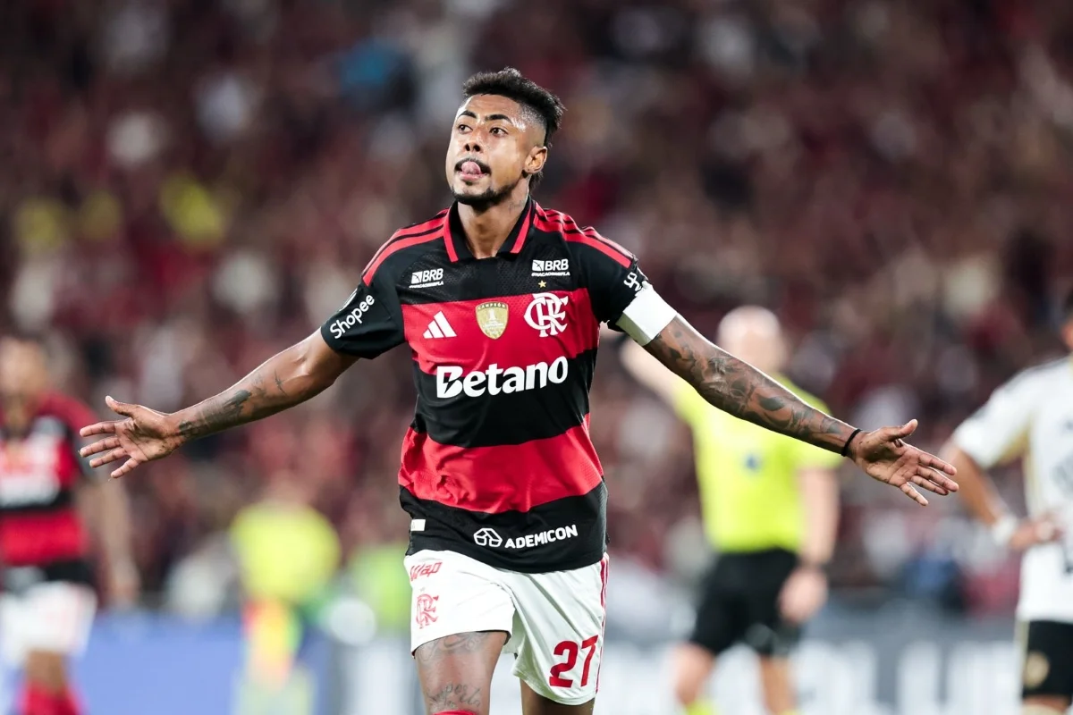 Com titulares, Flamengo est� escalado para duelo contra o Olimpia