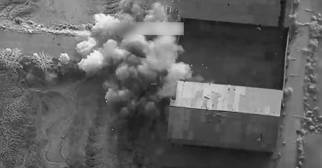 Estados Unidos lan�am novos ataques a�reos contra o Ir� em retalia��o a morte de soldados