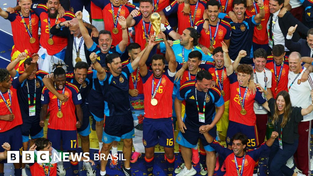 Mais jogos e mais pol�micas: o que deu certo e o que deu errado na maior Copa de todos os tempos