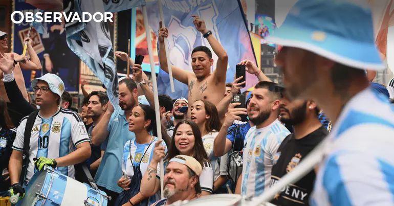 Milhares de euros e loucuras: o pre�o da presen�a no Mundial