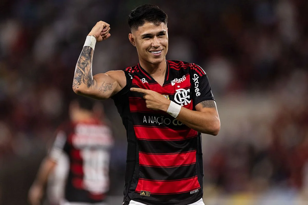 Flamengo confirma les�o no joelho esquerdo de Luiz Ara�jo