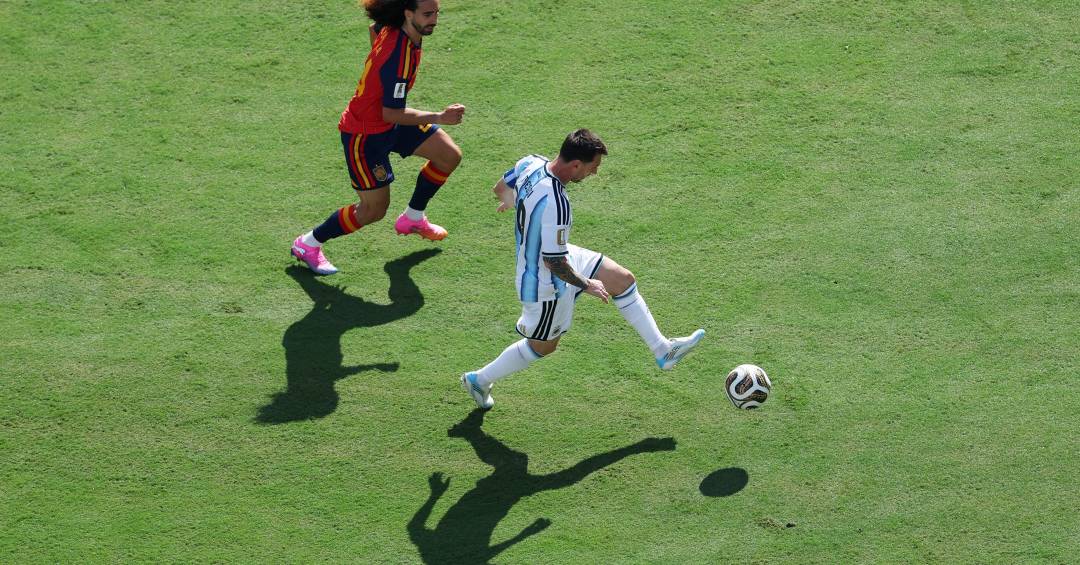 Messi � criticado por tentar ?cavar? expuls�o de Cucurella na final