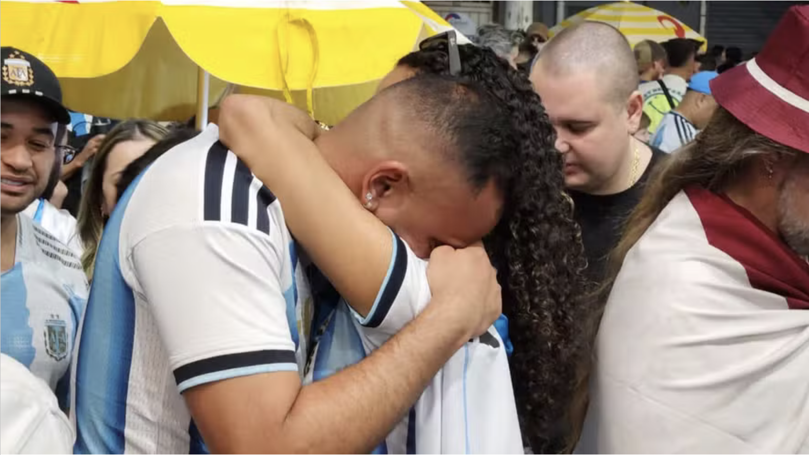 ?� Argentina, � Milei, � Bolsonaro!?: brasileiros choraram na Mooca ap�s derrota para a Espanha