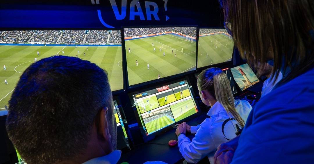CBF anuncia no Brasileir�o ado��o de tecnologia usada na Copa do Mundo