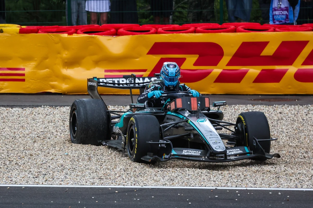 R�dio revela revolta de Russell com Mercedes ap�s abandono na B�lgica