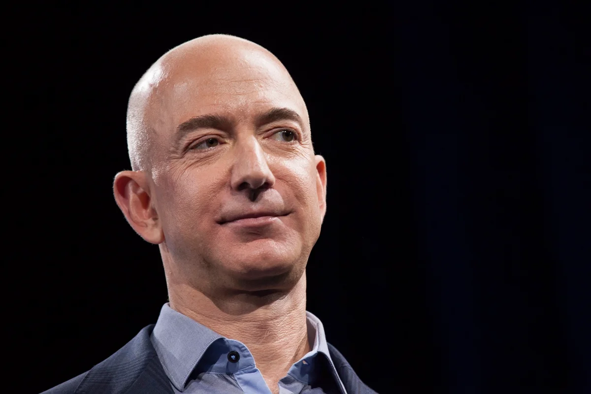 Jeff Bezos negocia entrada em cons�rcio para comprar o Liverpool