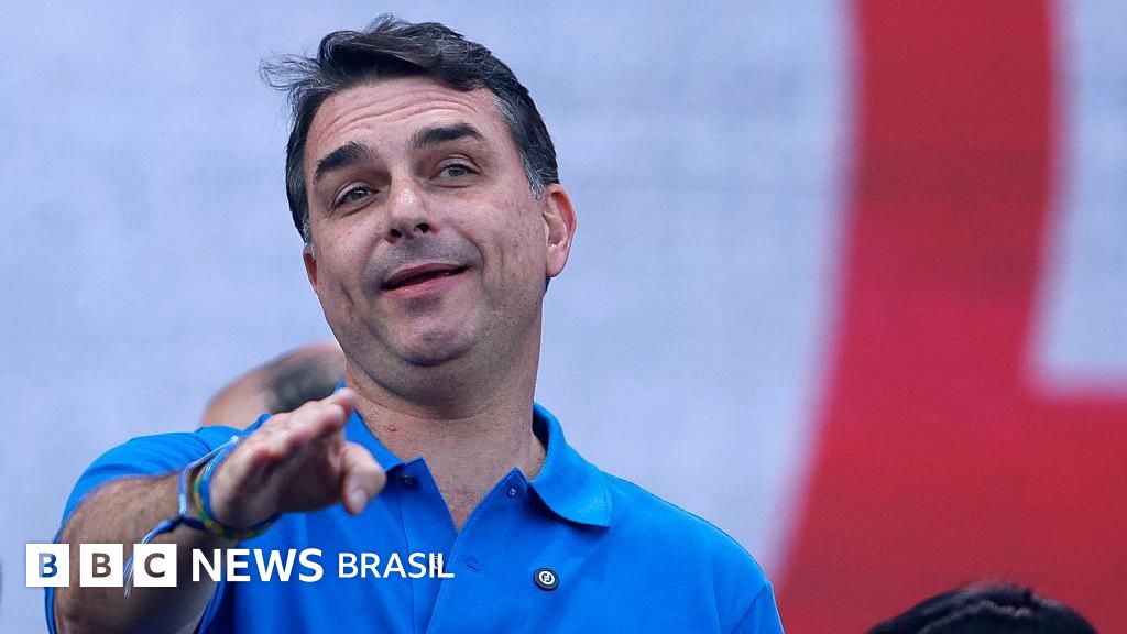 Fl�vio Bolsonaro est� isolado ap�s sucess�o de crises na campanha � Presid�ncia?