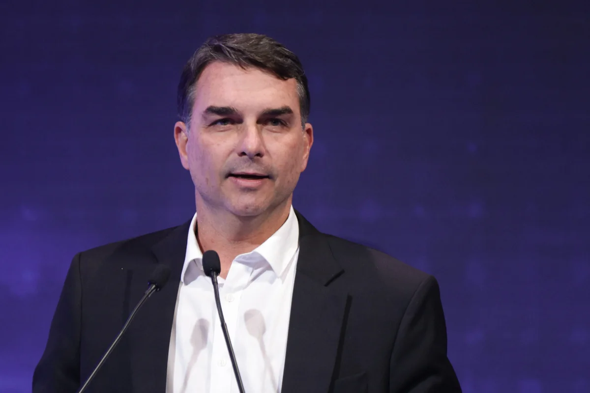 Fl�vio e o Partido Digital Bolsonarista (Ant�nio Carlos de Medeiros)