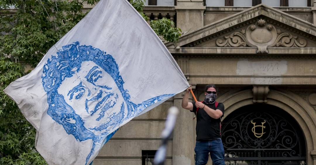 Assassino de V�ctor Jara � preso mais de 50 anos ap�s morte do cantor chileno na ditadura
