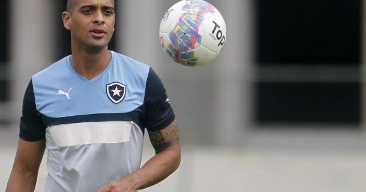 Ex-jogador do Botafogo morre em acidente durante ventania no RJ