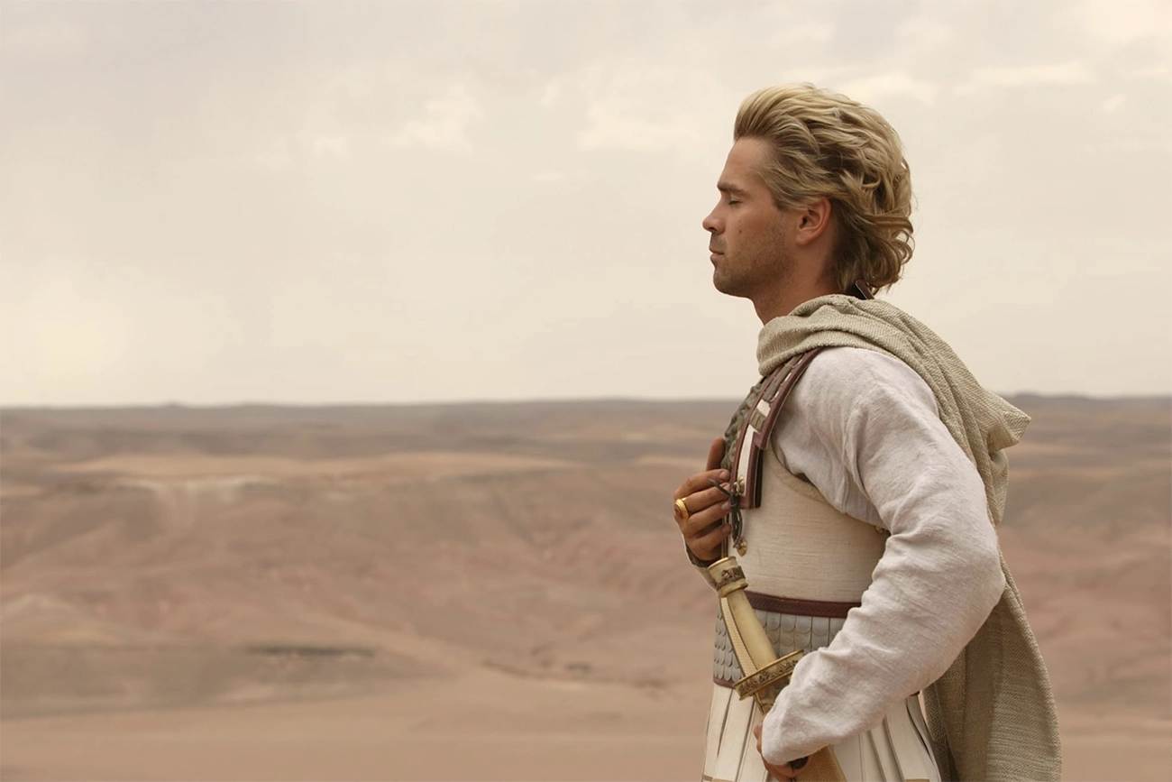 �pico hist�rico de Oliver Stone est� na Netflix: superprodu��o com Colin Farrell e Angelina Jolie