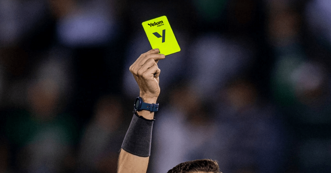 Cart�o amarelo com publicidade? O futebol brasileiro agora tem
