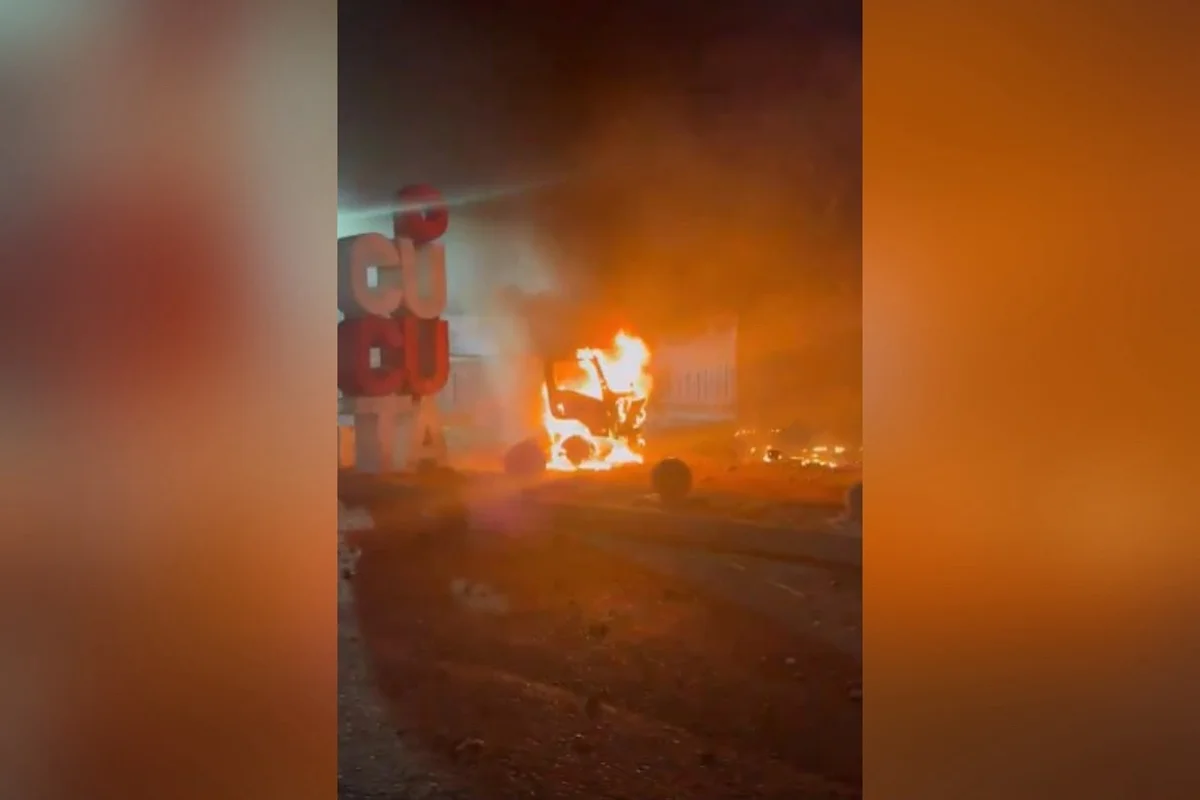 Carro-bomba explode em C�cuta e deixa 11 feridos na Col�mbia