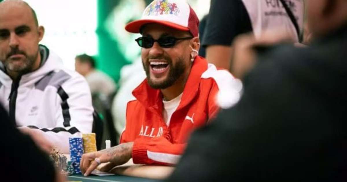 Do futebol �s cartas: como o p�quer virou parte da rotina de Neymar