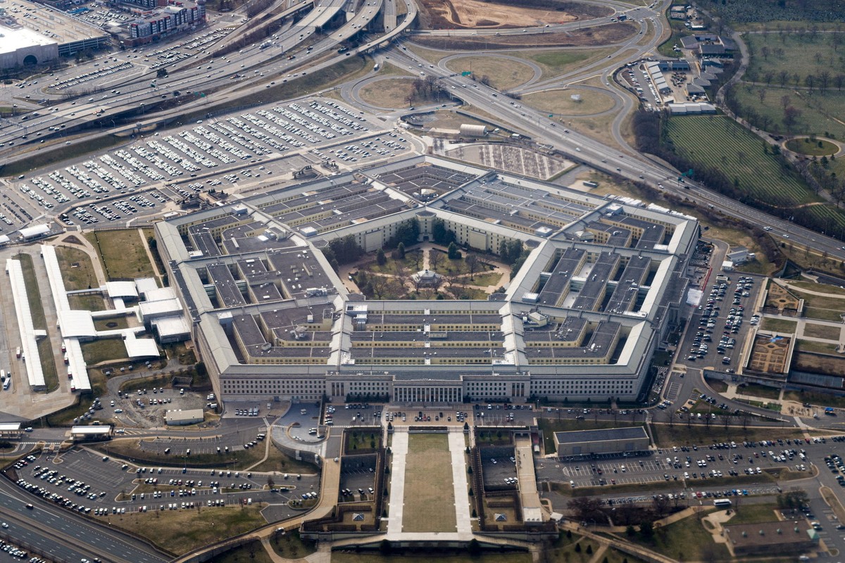 Militares dos EUA pedem ideias ?criativas e n�o convencionais? para punir o Ir�, diz TV