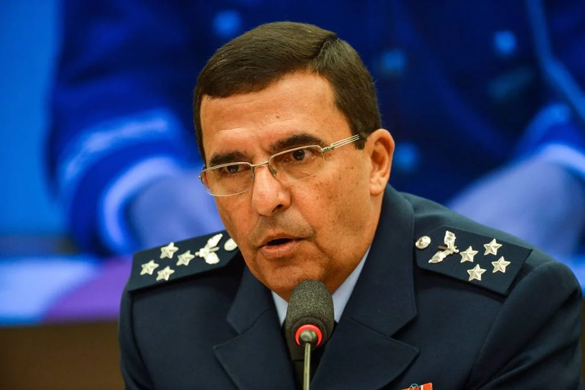 Ex-comandante da FAB lan�ar� livro sobre recusa a golpe de Estado