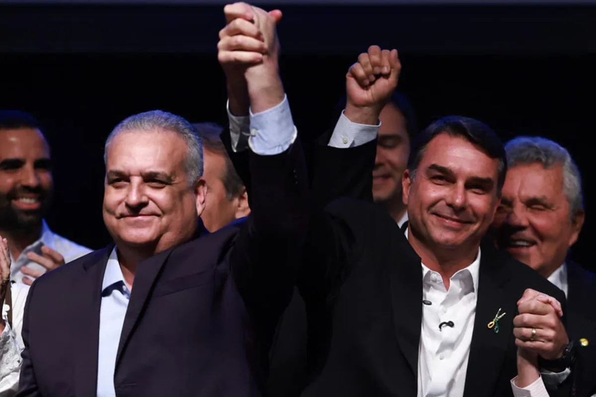A ?genialidade? de Fl�vio Bolsonaro ? tal pai, tal filho