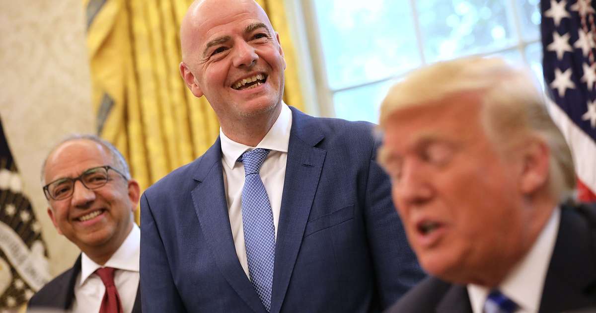 FIFA reafirma apoio a Infantino ap�s crise e pedido de desculpas
