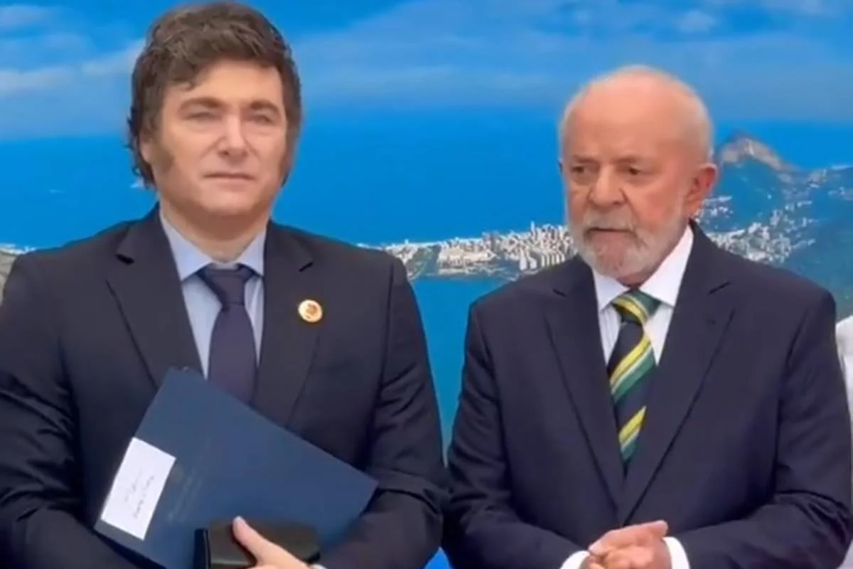 Olhe para o mapa (por Hubert Alqu�res)