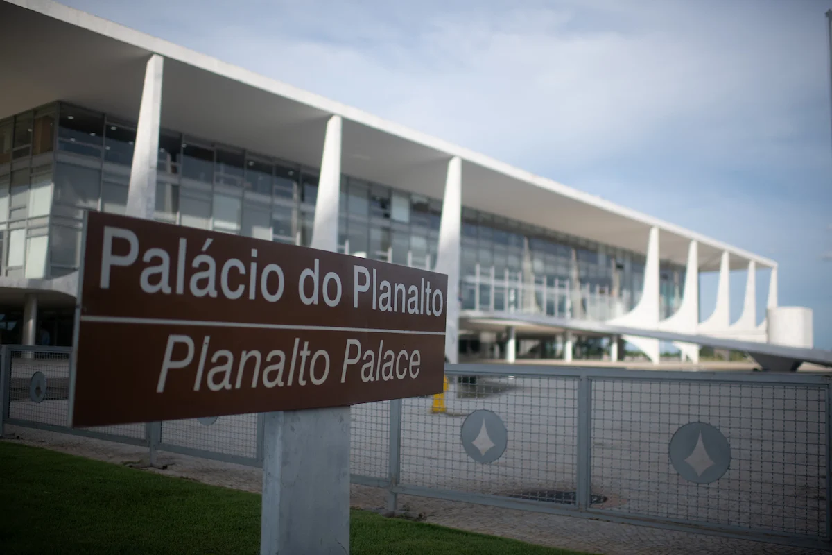 Governo de coabita��o em 2027? (por Ant�nio Carlos de Medeiros)