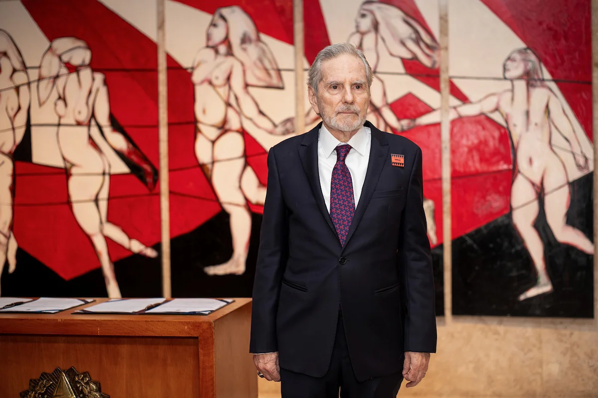 Artista Antonio Veronese inaugura painel no STF contra o feminic�dio