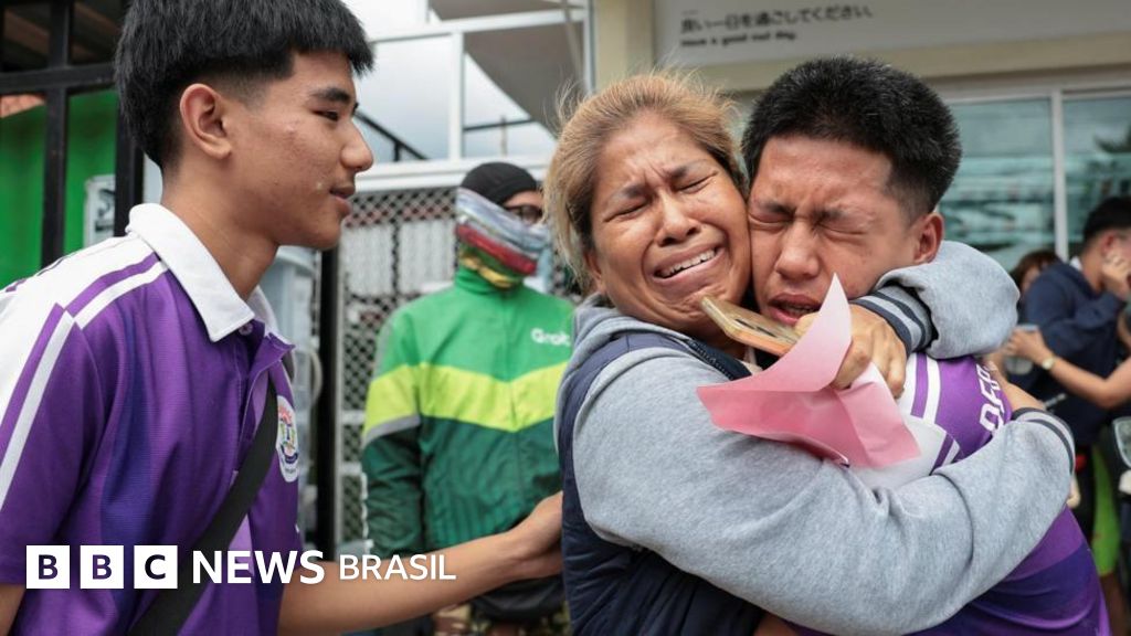 'Estava conversando com minha professora quando ela foi baleada': aluno de 14 anos mata cinco professores e os av�s na Tail�ndia