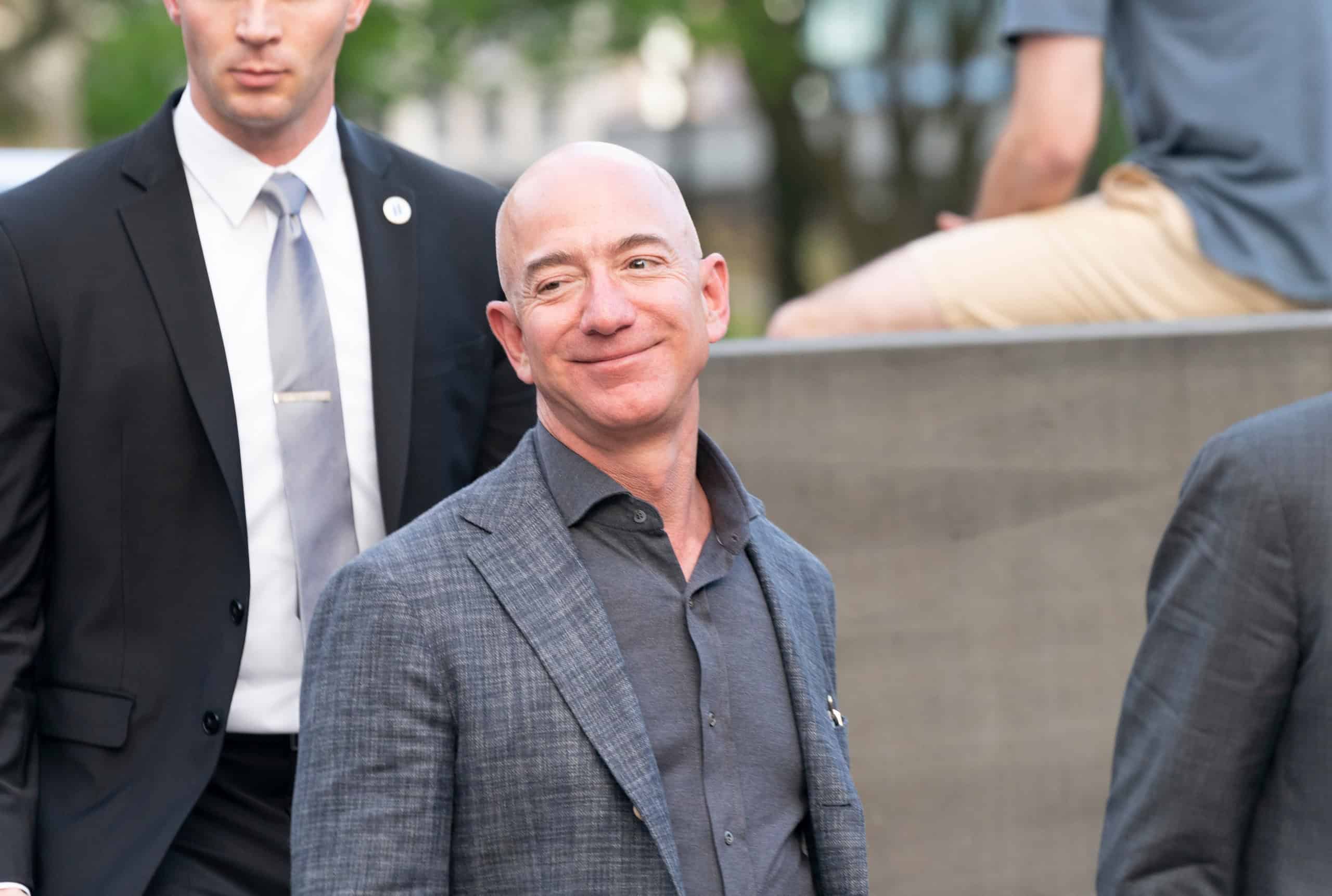 Jeff Bezos e bilion�rio brasileiro se unem para comprar clube de futebol