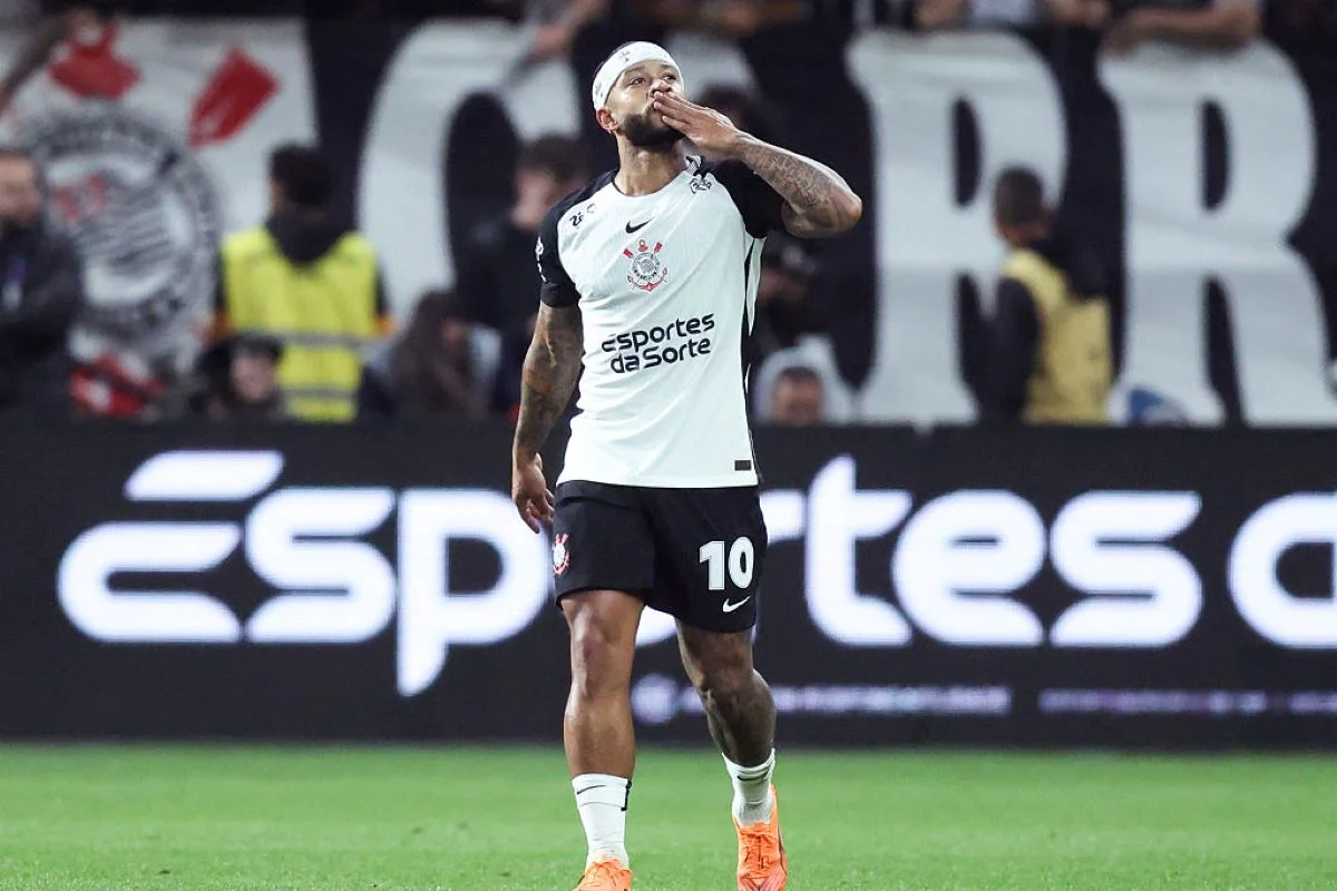 Memphis Depay: com t�tulos, relembre a passagem do holand�s pelo Tim�o