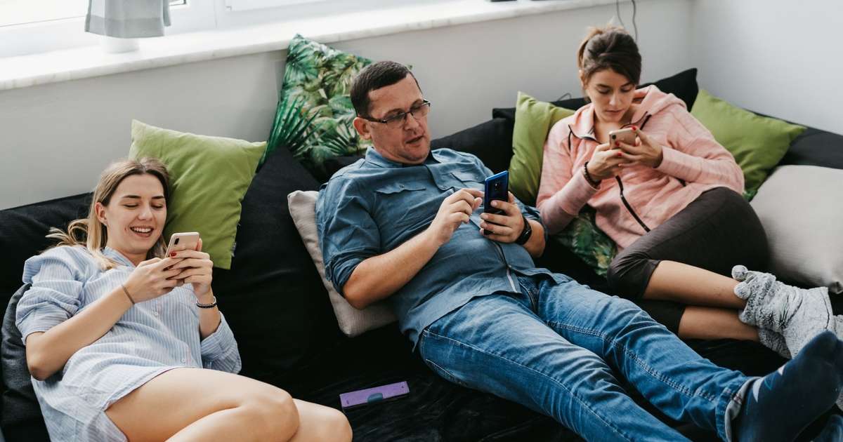 Nunca falamos t�o pouco: conversas diminu�ram 30% em duas d�cadas