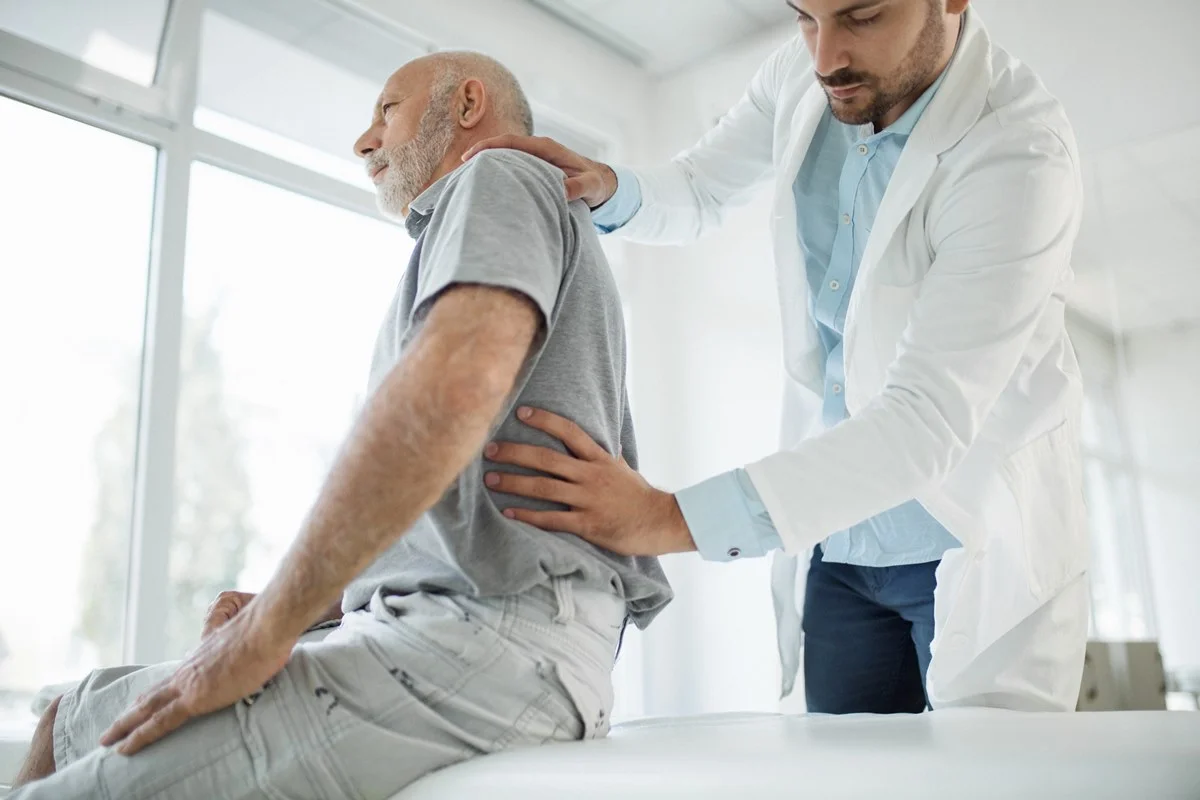 Dores na coluna: 5 h�bitos comuns que podem agravar o problema