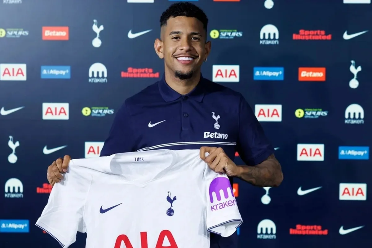 Tottenham anuncia a contrata��o do atacante brasileiro Savinho