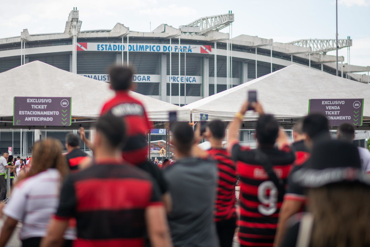 Torcidas de Botafogo e Flamengo fazem a festa na Supercopa em Belm