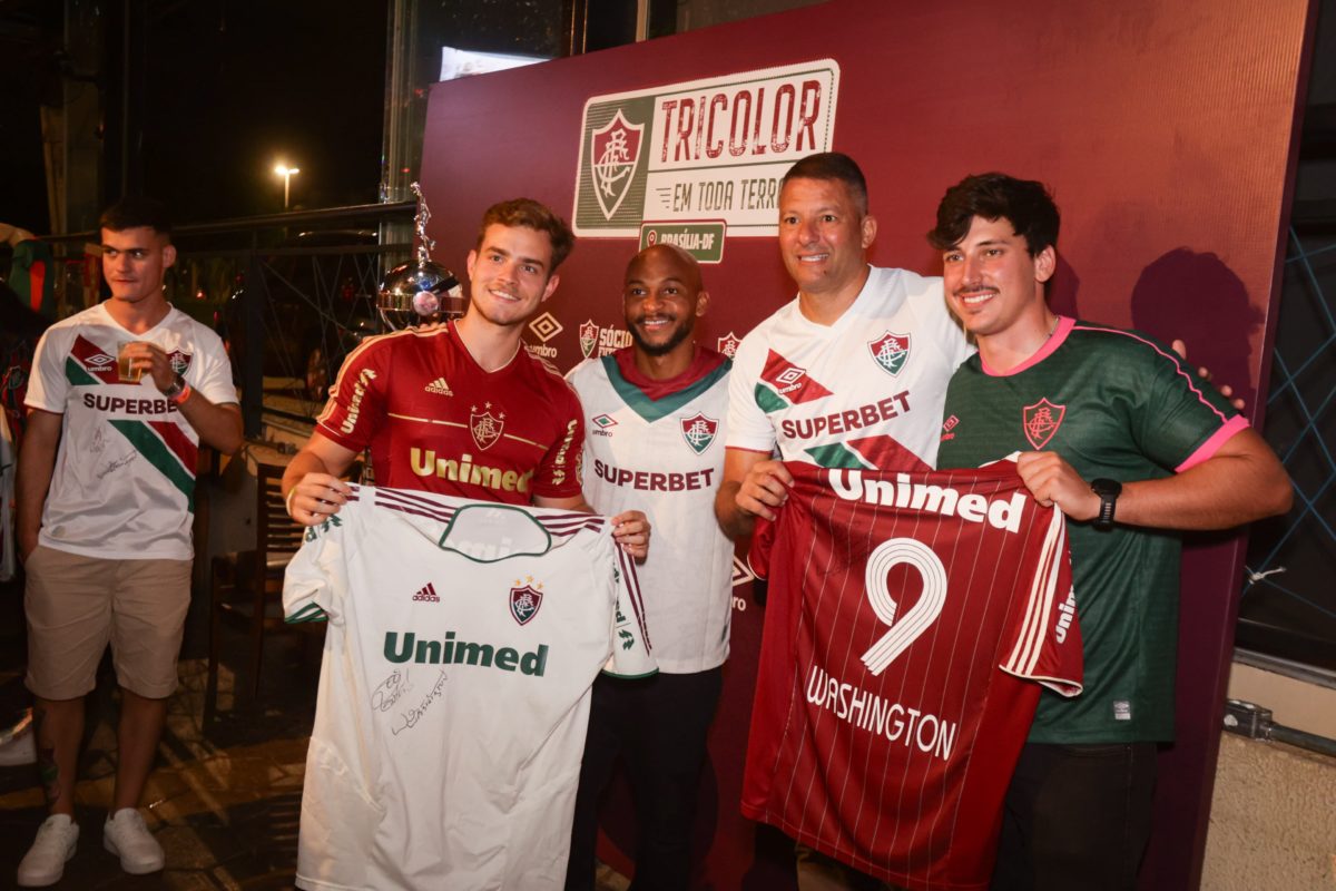 Antes de clssico, dolos do Fluminense fazem a festa de torcida no DF
