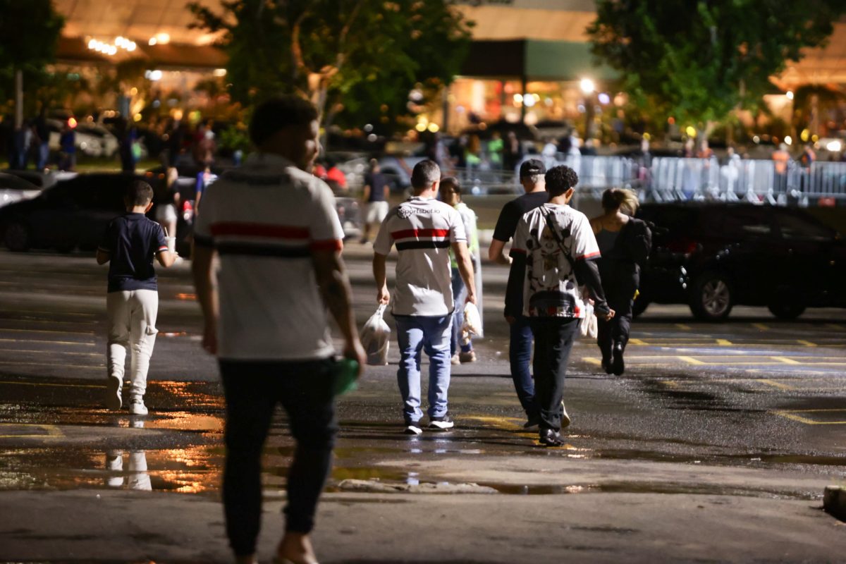 Torcedores chegam para acompanhar So Paulo e Inter de Limeira no DF