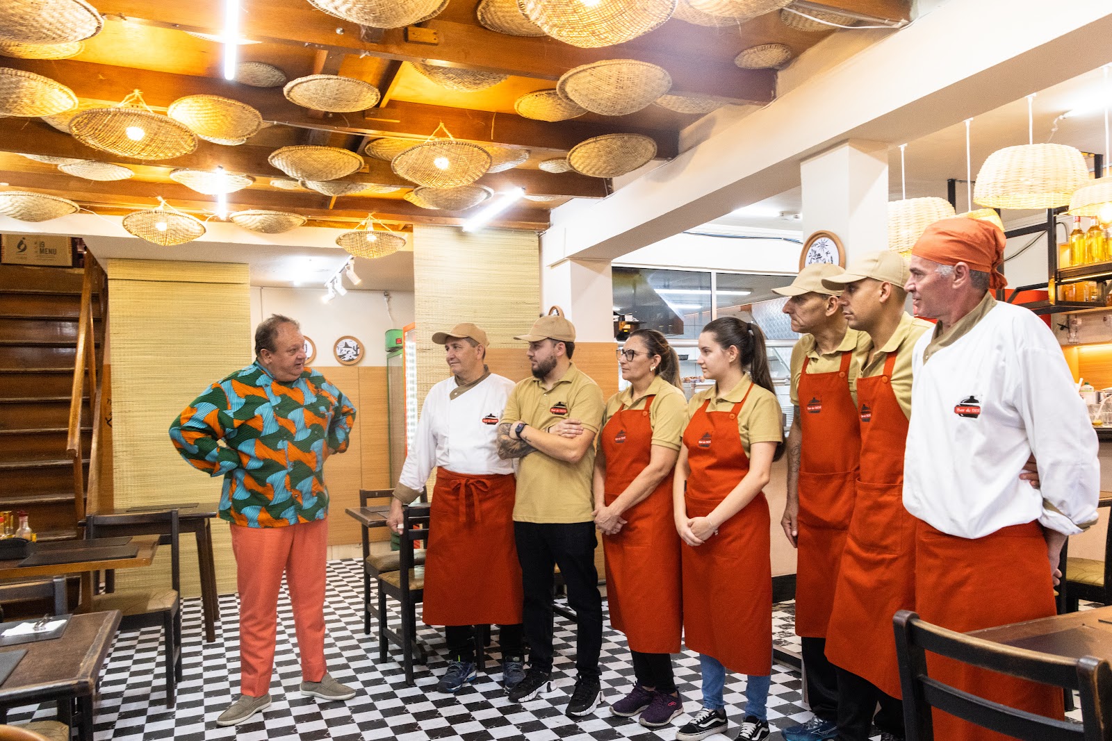 Em episdio indito, Erick Jacquin se revolta com sujeira, leva porco a restaurante e ameaa deixar gravao em ''Pesadelo na Cozinha''