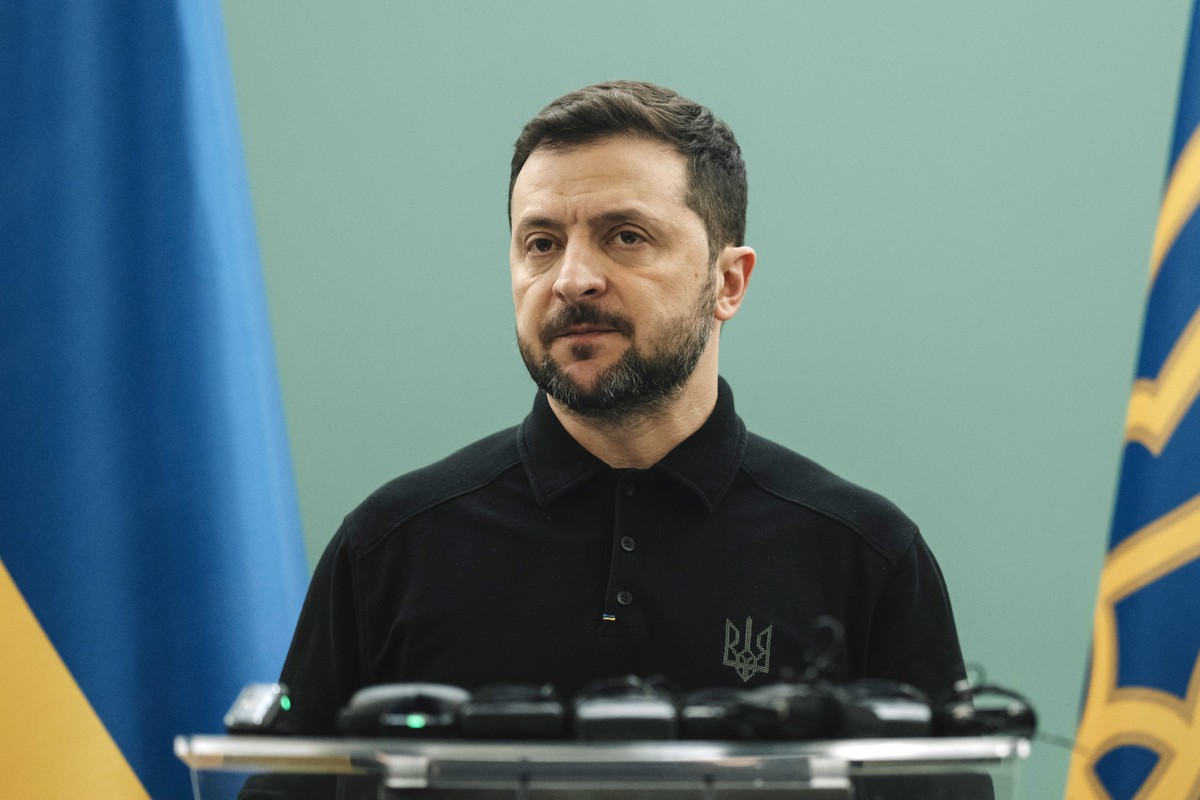 Zelensky diz que tropas de Kiev no esto cercadas em Kursk, mas alerta para reforos russos