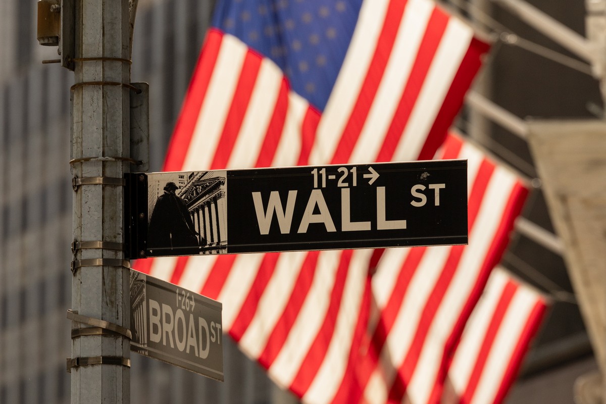 Bolsas caem em NY com mercado repercutindo tarifas sobre automveis