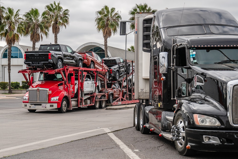 Trump assina decretos que amenizam impacto de tarifas sobre indústria automotiva